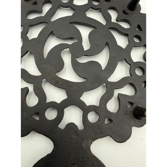 Vintage 1950s "Tulip" Black Cast Iron Trivet Footed w/Hearts Pattern 6x9.25" - Picture 4 of 4